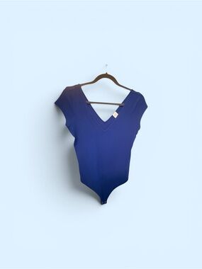 sofia by sofia vergara Navy V-Neck Cap Sleeve Bodysuit